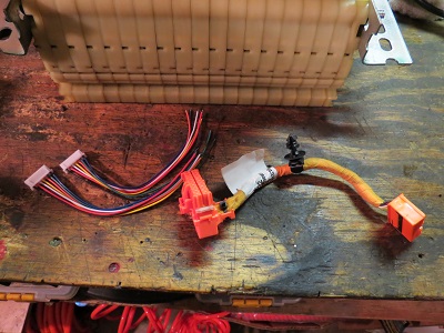 Wire removed, next to 6s balance leads.